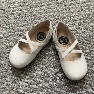 Size 6T Livie and Luca white shoes